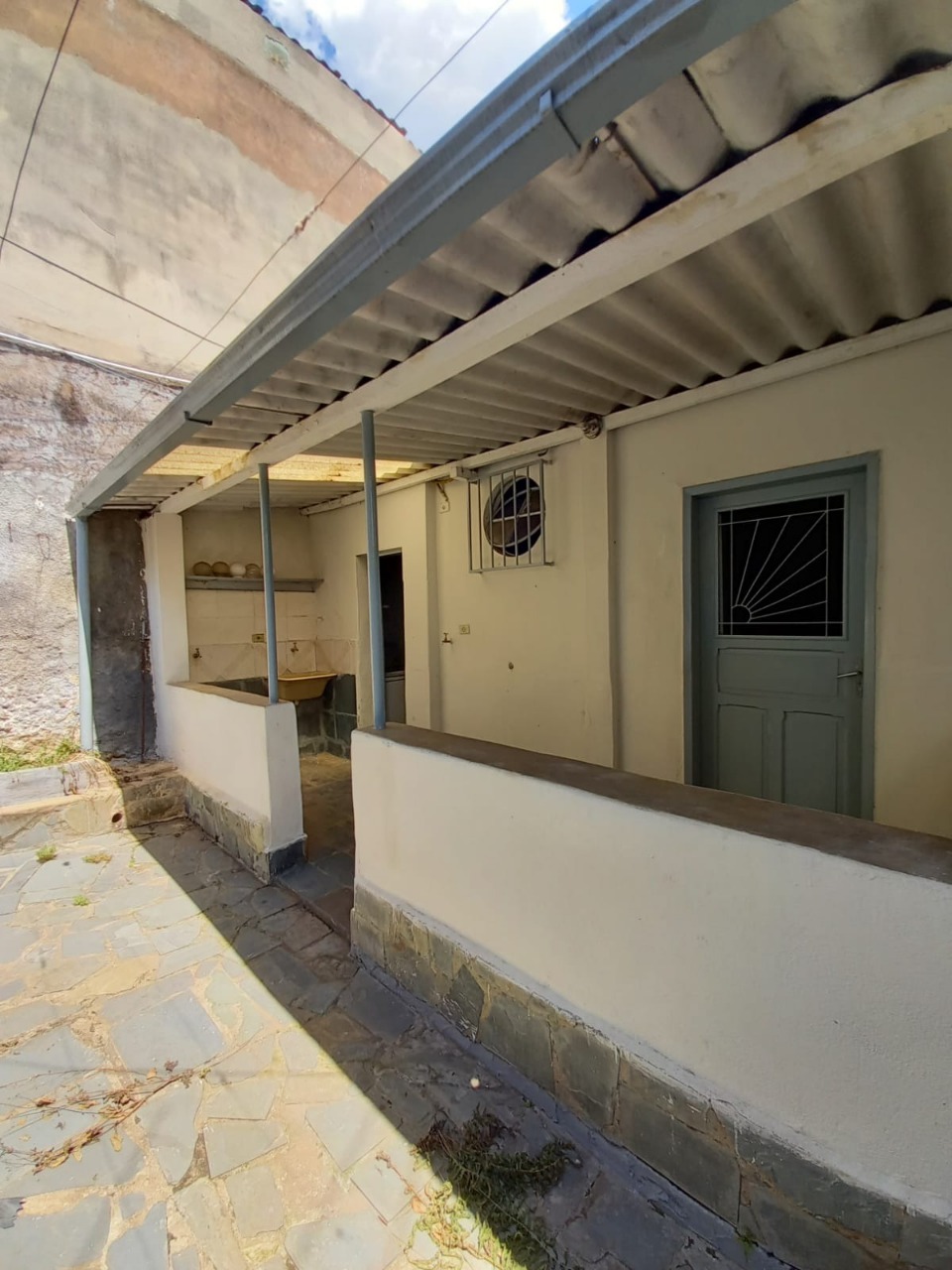 Casa à venda com 3 quartos, 360m² - Foto 1