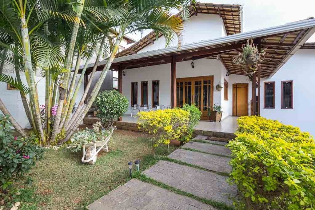 Casa à venda com 5 quartos, 320m² - Foto 1