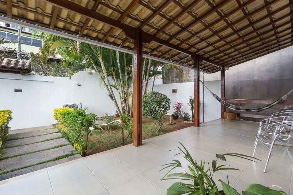 Casa à venda com 5 quartos, 320m² - Foto 9