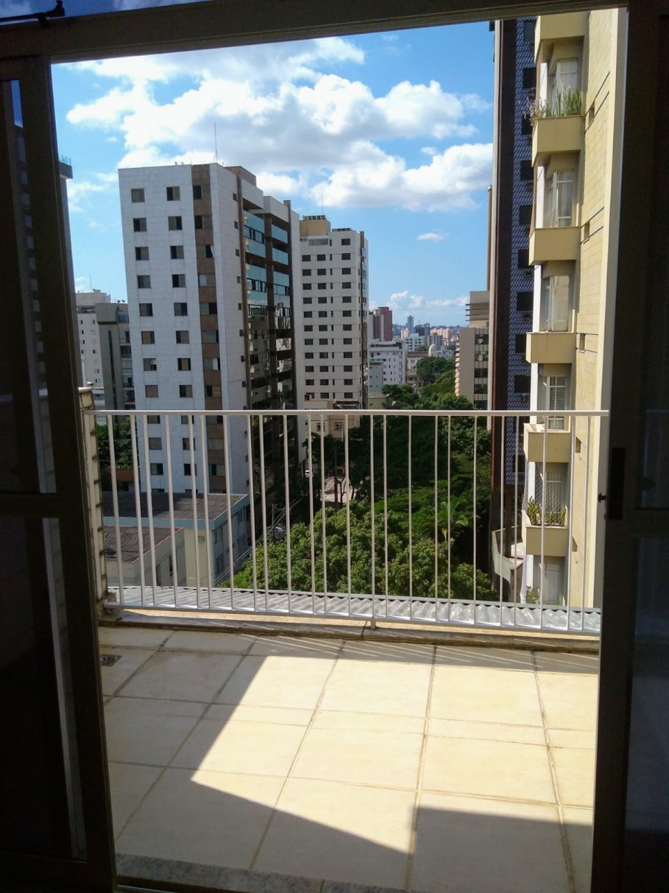 Apartamento à venda com 4 quartos, 180m² - Foto 1