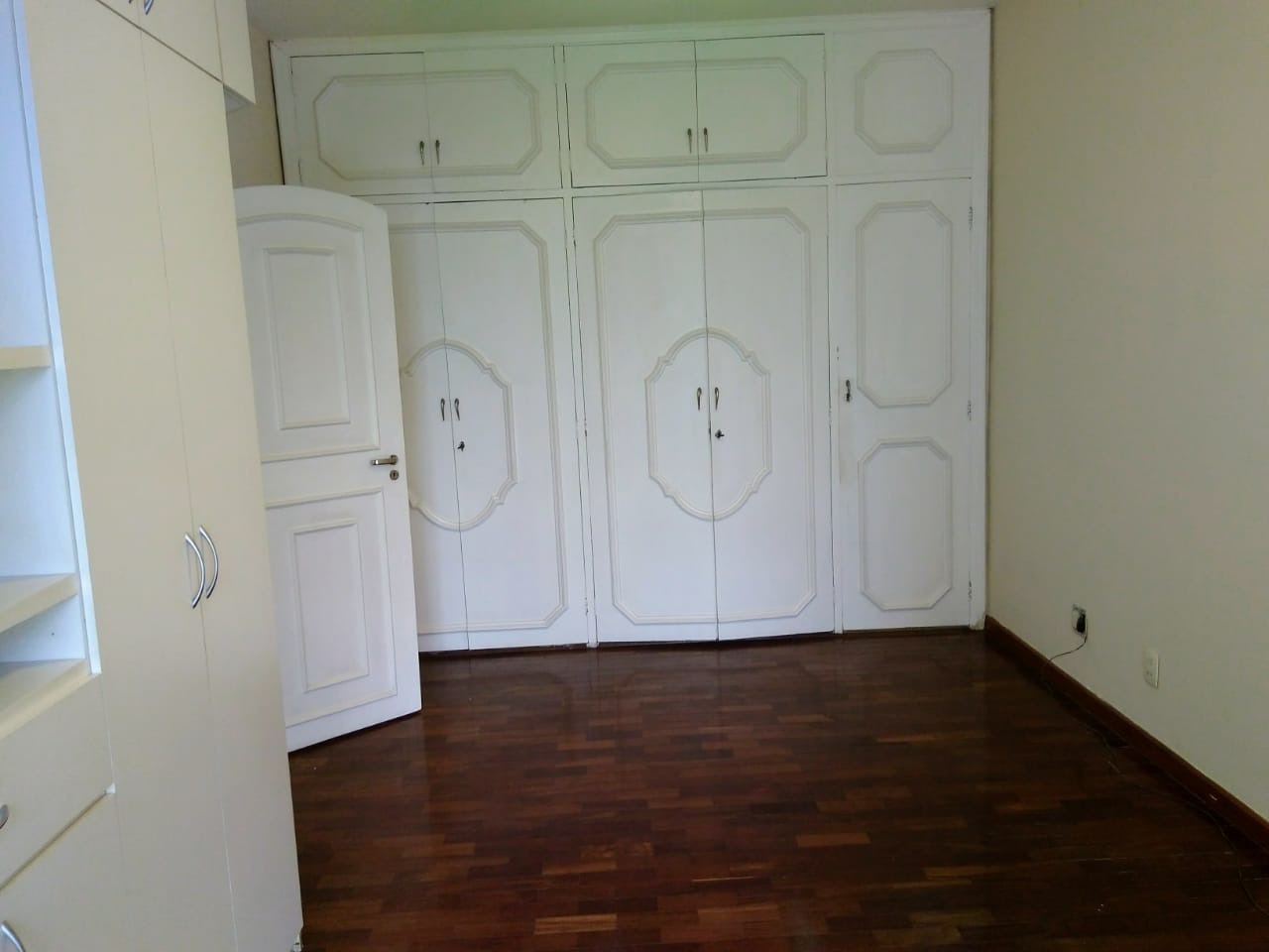 Apartamento à venda com 4 quartos, 180m² - Foto 9