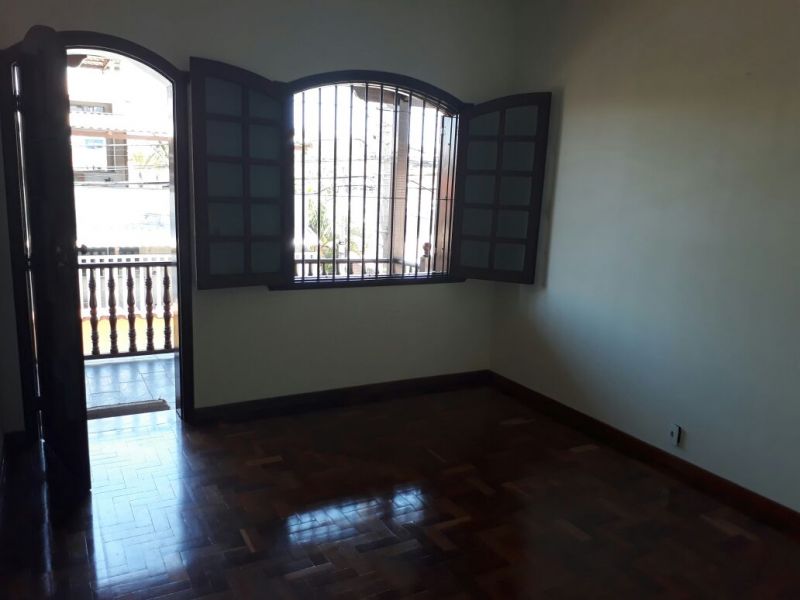 Casa à venda com 3 quartos, 360m² - Foto 4