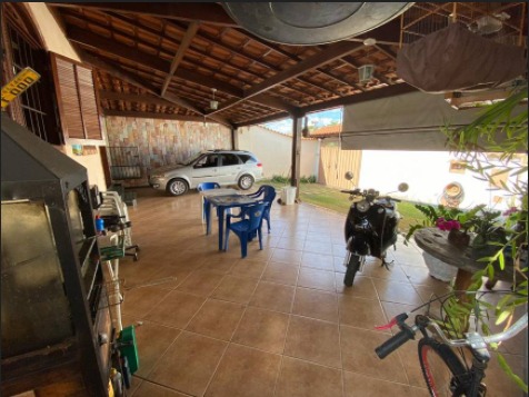 Casa à venda com 3 quartos, 200m² - Foto 2