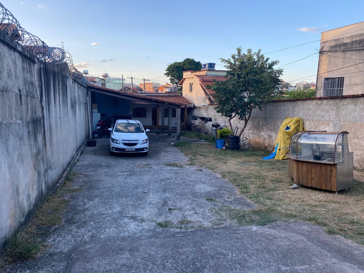 Casa à venda com 2 quartos, 400m² - Foto 1