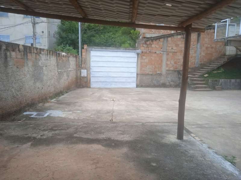 Casa à venda com 4 quartos, 220m² - Foto 2