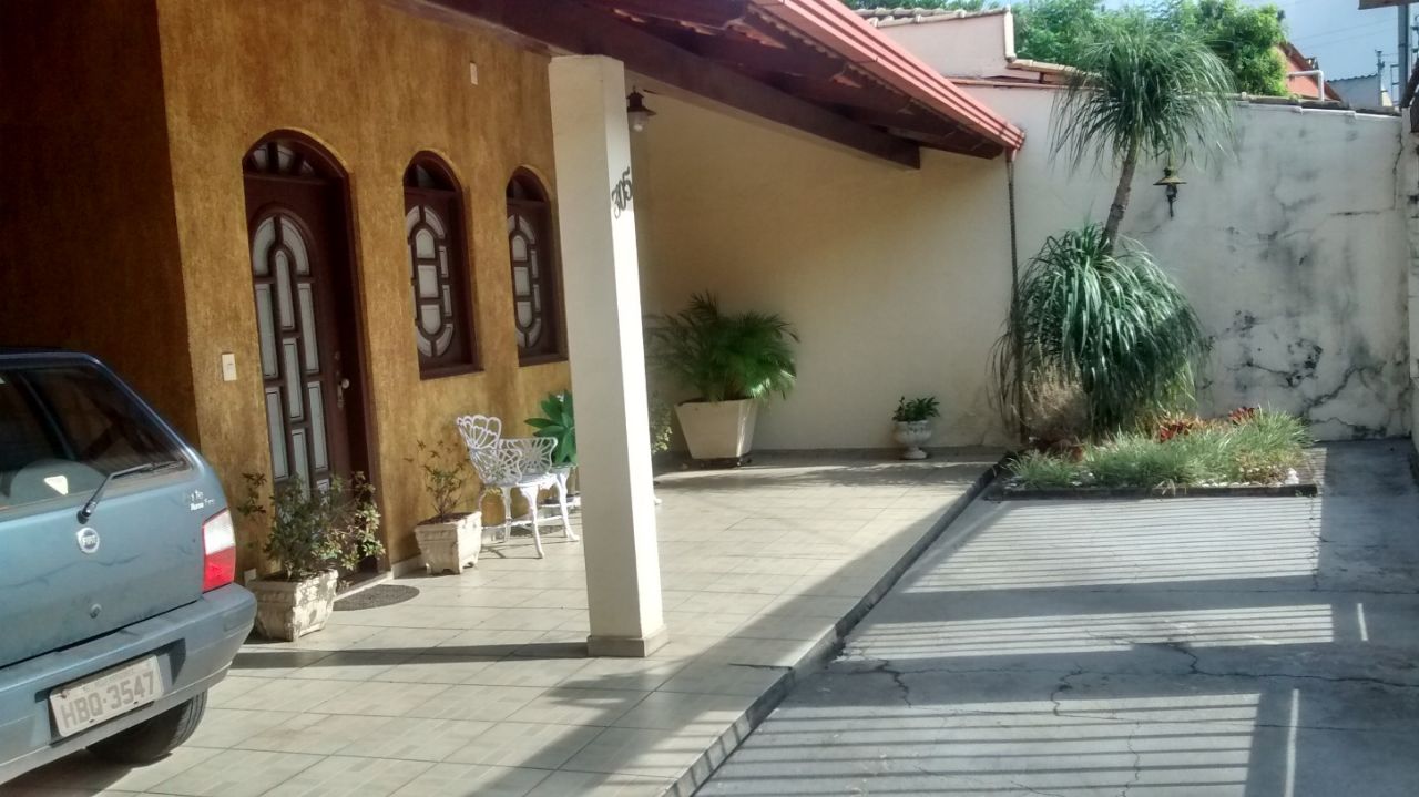 Casa à venda com 5 quartos, 250m² - Foto 3