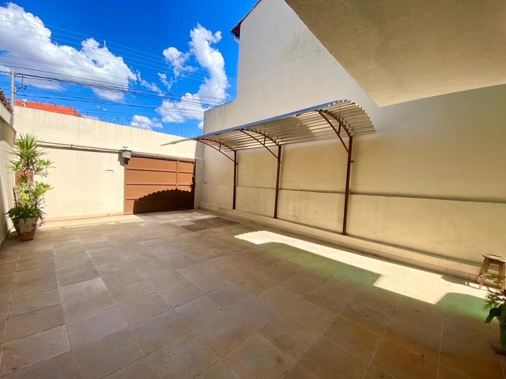 Casa à venda com 3 quartos, 265m² - Foto 2