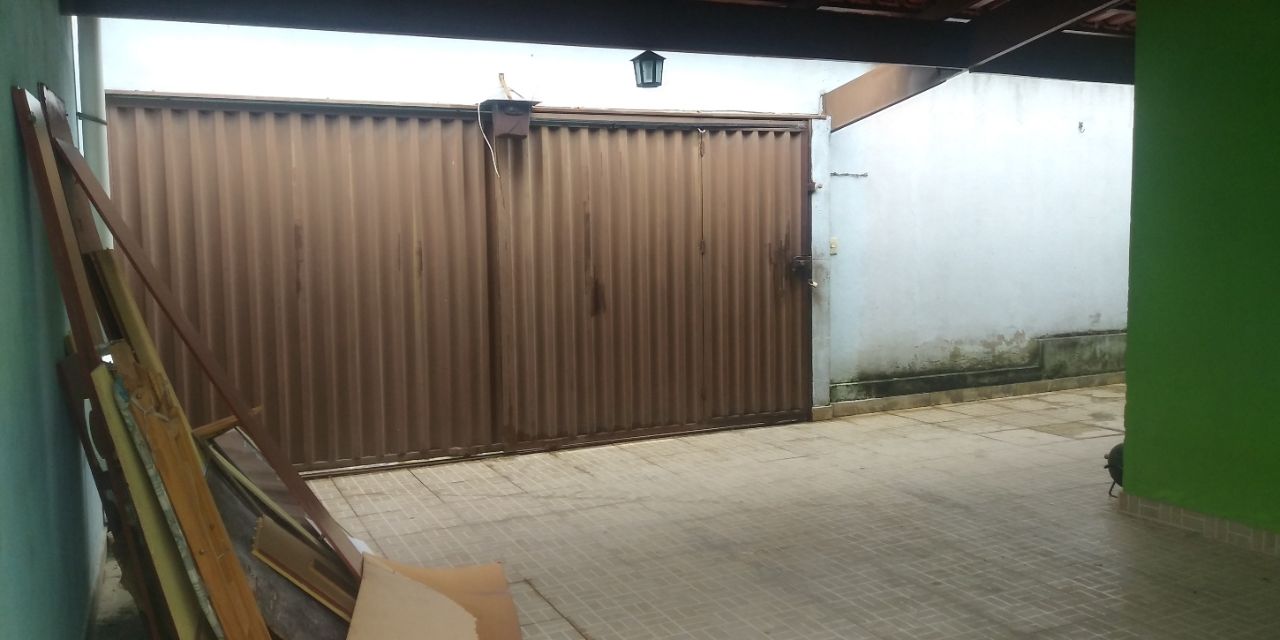 Casa à venda com 4 quartos, 120m² - Foto 1