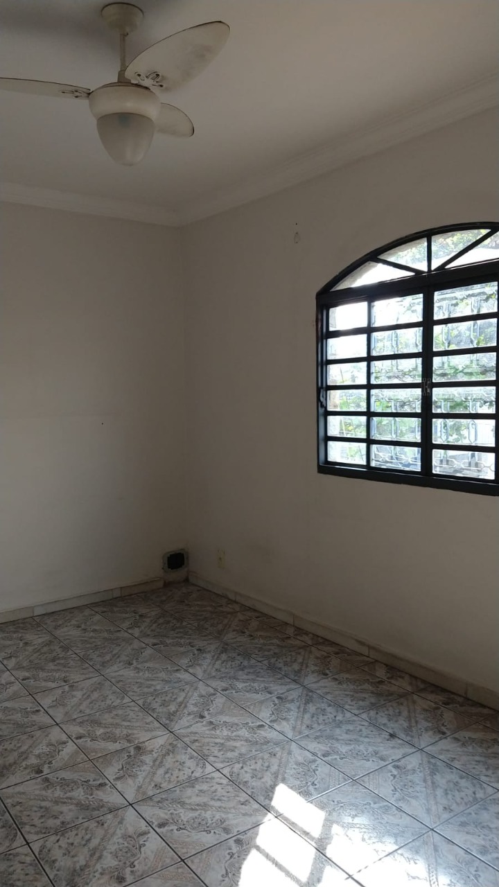 Casa à venda com 3 quartos, 240m² - Foto 3