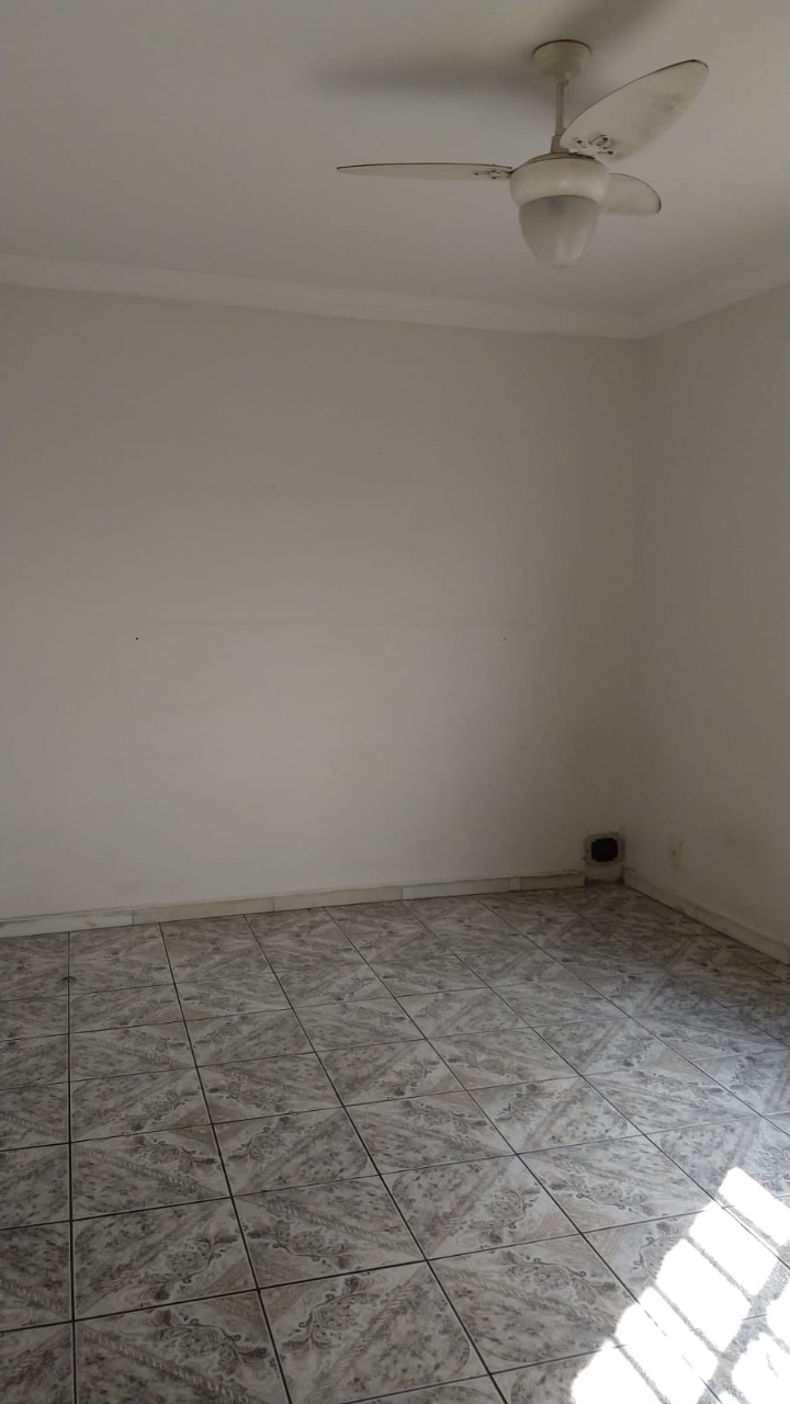 Casa à venda com 3 quartos, 240m² - Foto 4