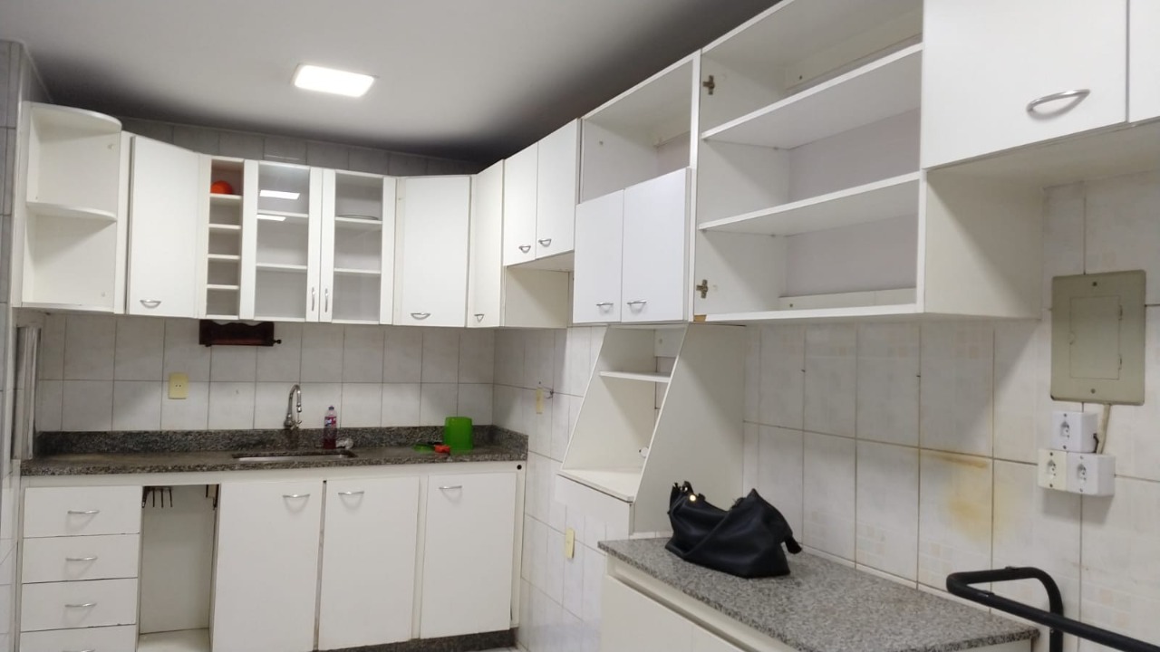 Casa à venda com 3 quartos, 240m² - Foto 10