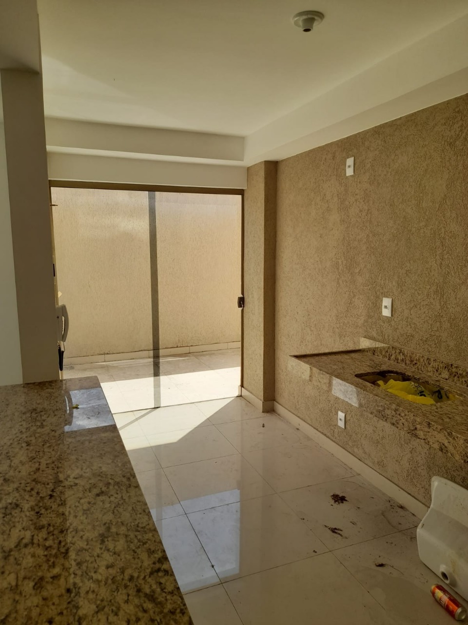 Apartamento à venda com 2 quartos, 67m² - Foto 2