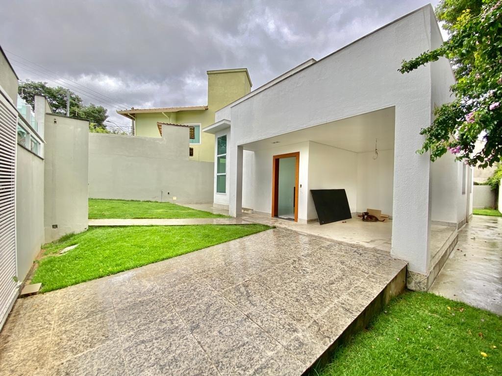 Casa à venda com 3 quartos, 180m² - Foto 1