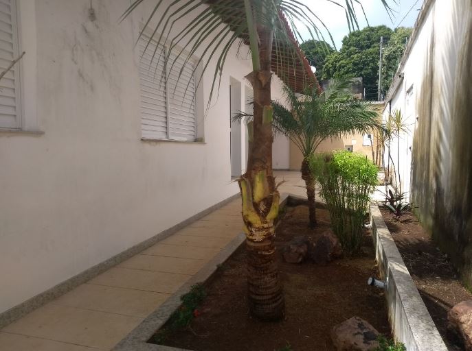 Casa à venda com 3 quartos, 240m² - Foto 2