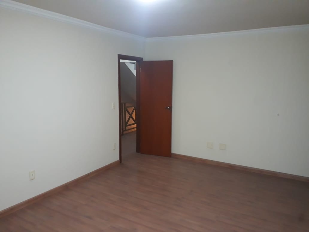 Casa à venda com 3 quartos, 221m² - Foto 7