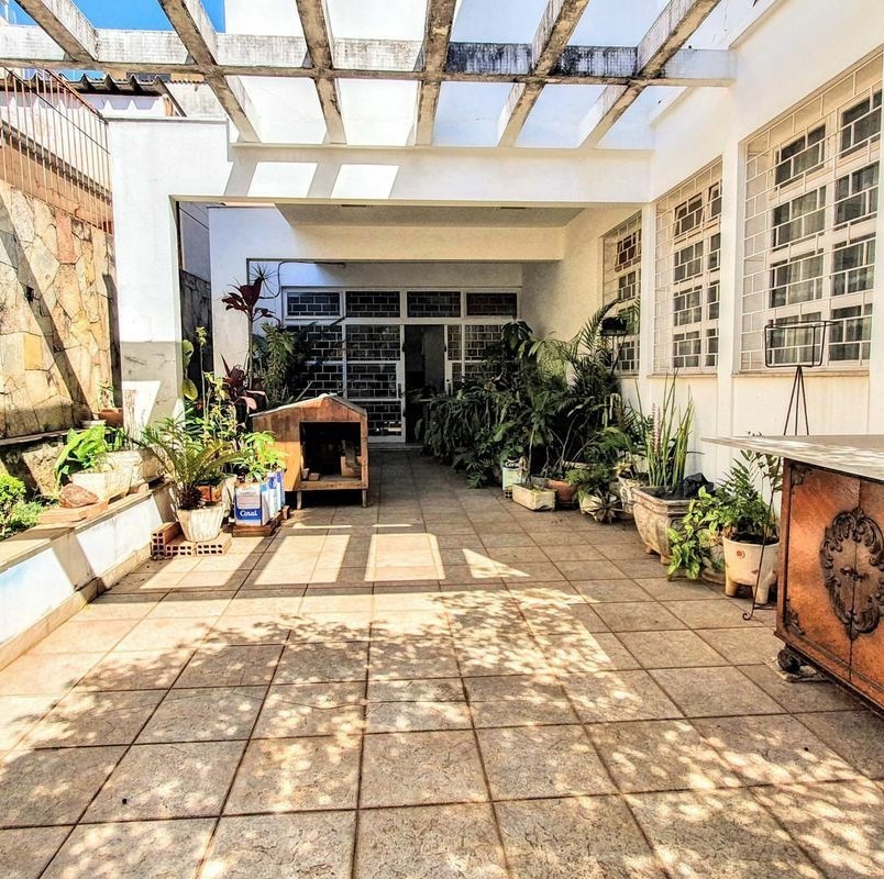 Casa à venda com 4 quartos, 300m² - Foto 2