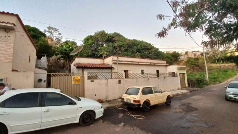 Casa à venda com 3 quartos, 450m² - Foto 2