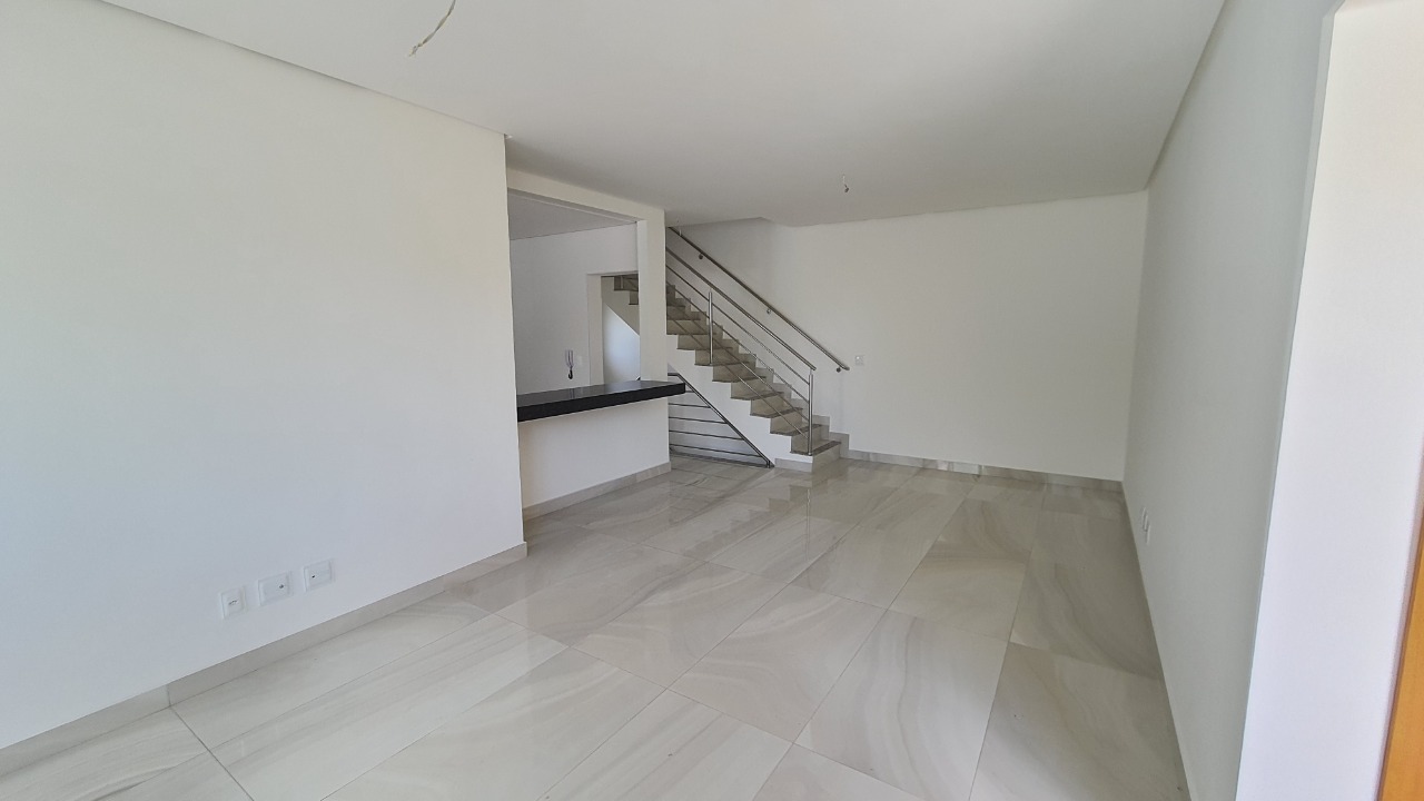 Casa à venda com 3 quartos, 153m² - Foto 2