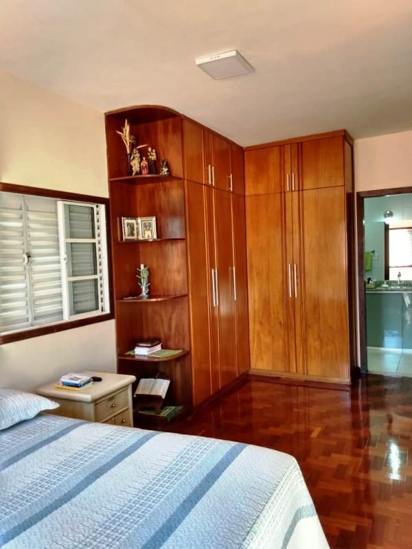 Casa à venda com 3 quartos, 219m² - Foto 12