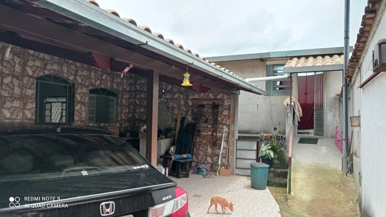 Casa à venda com 3 quartos, 360m² - Foto 1