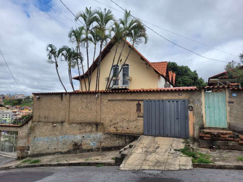 Casa à venda com 5 quartos, 360m² - Foto 2