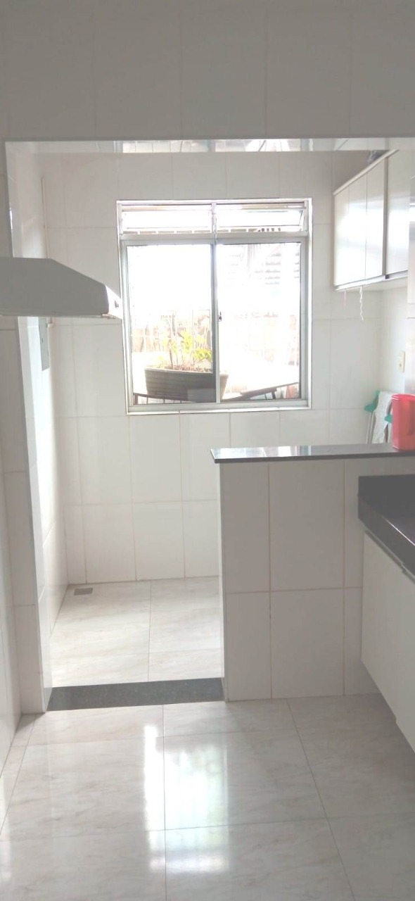 Apartamento à venda com 3 quartos, 133m² - Foto 2