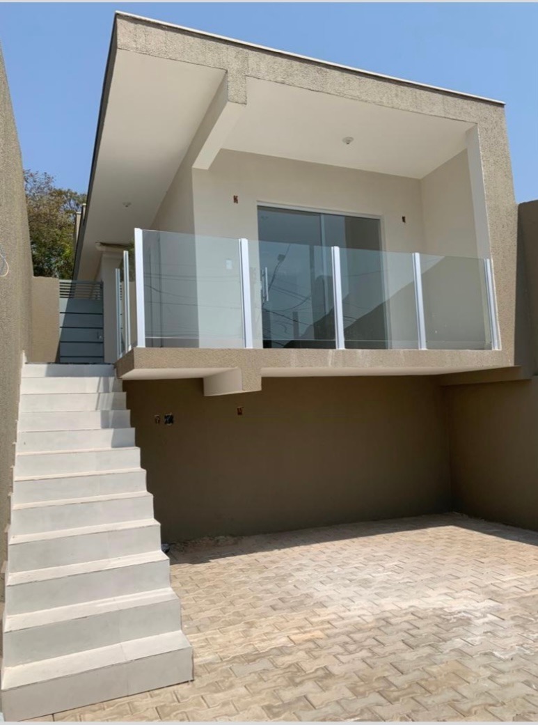 Casa à venda com 3 quartos, 100m² - Foto 1