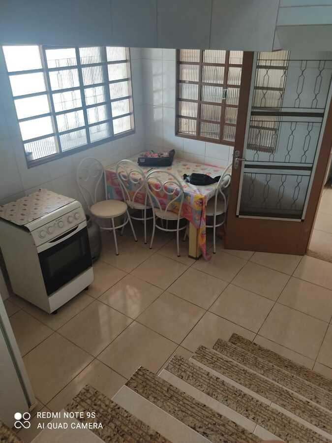 Casa à venda com 4 quartos, 200m² - Foto 12