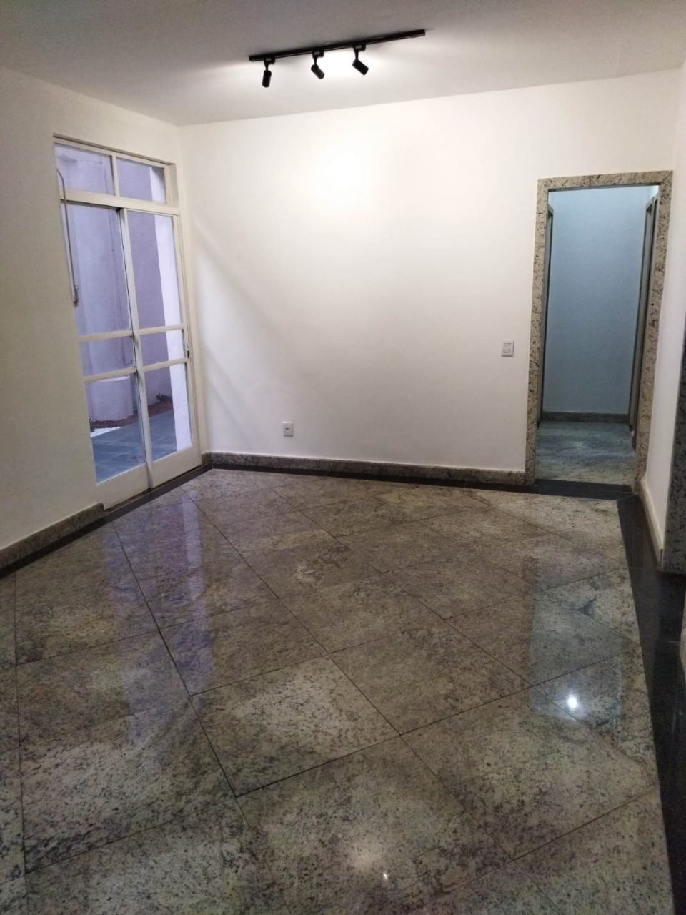 Apartamento à venda com 3 quartos, 168m² - Foto 1