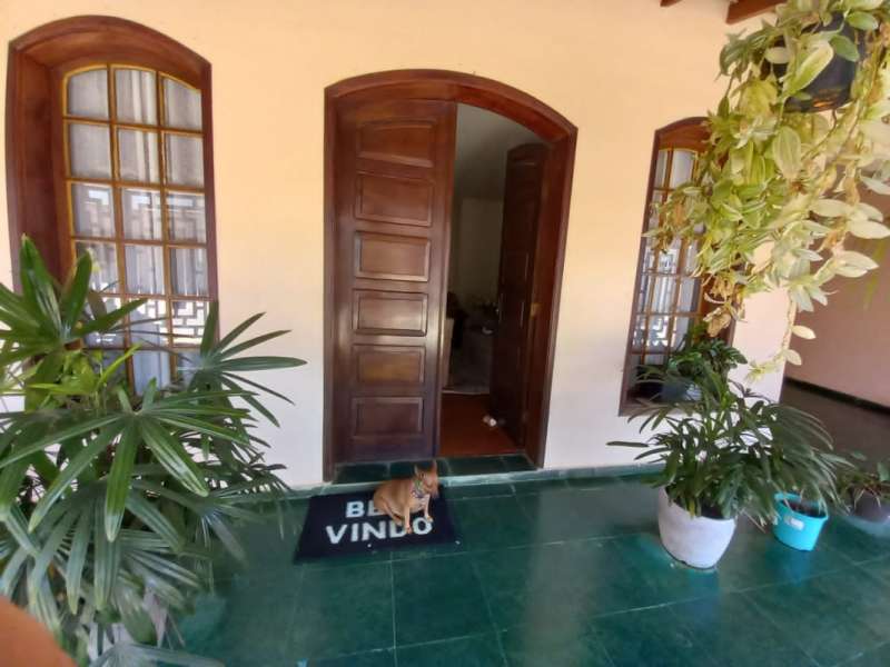 Casa à venda com 3 quartos, 600m² - Foto 2