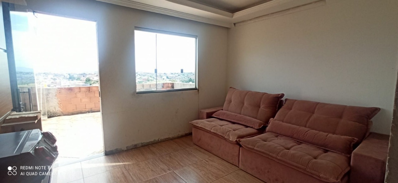 Casa à venda com 4 quartos, 380m² - Foto 1