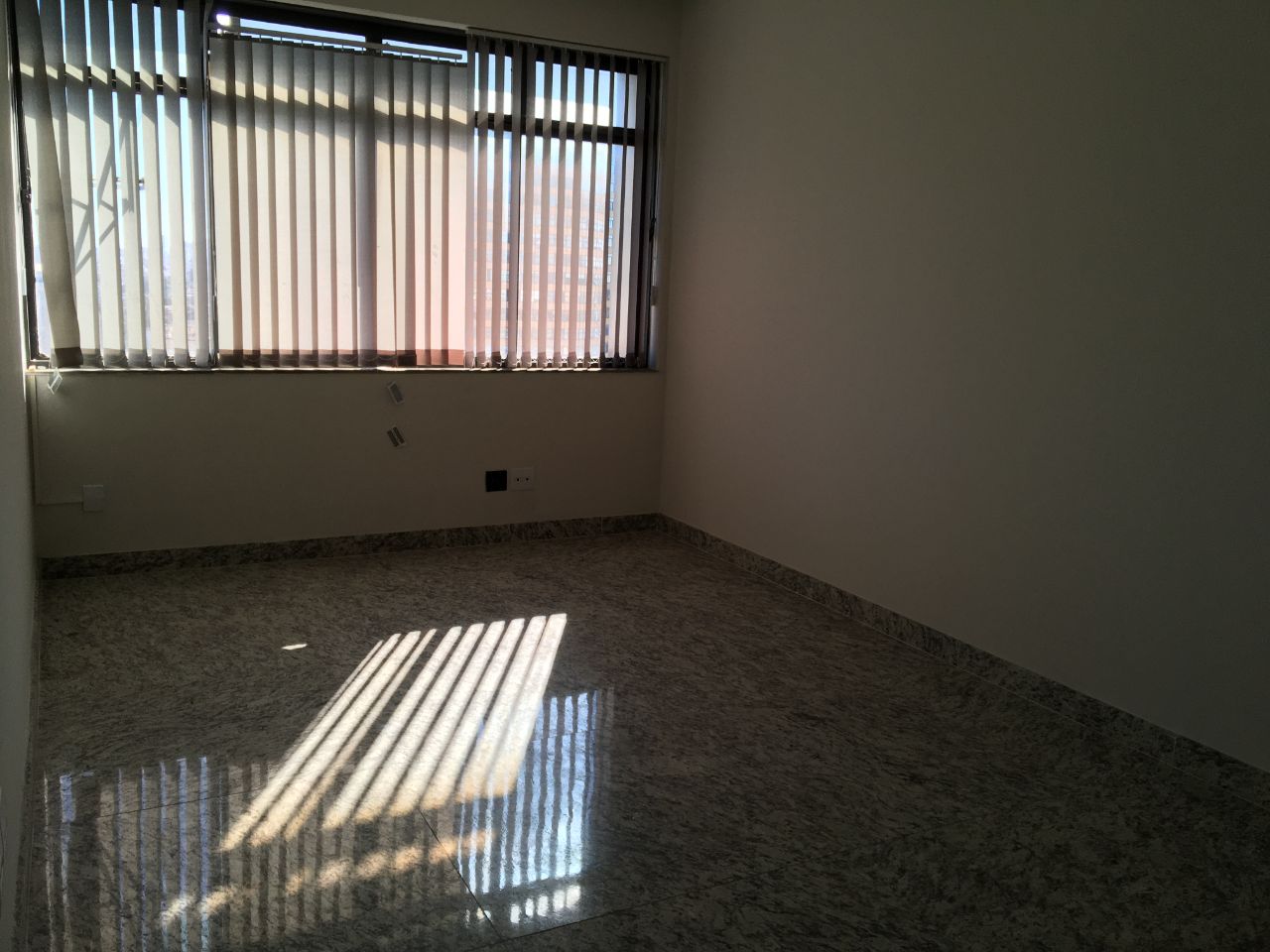 Loja-Salão para alugar com 1 quarto, 162m² - Foto 4