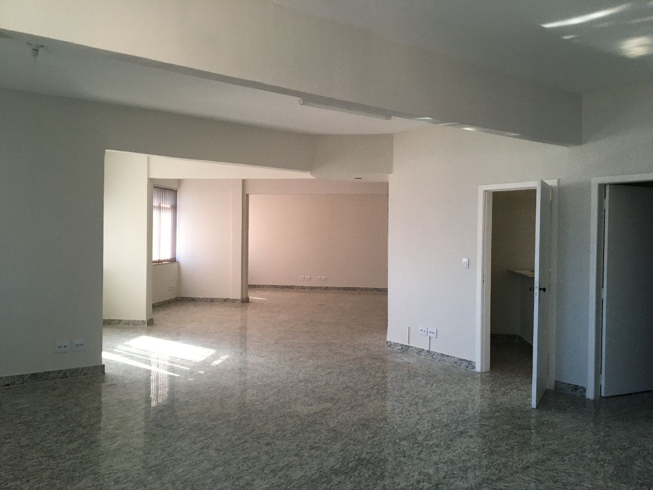 Loja-Salão para alugar com 1 quarto, 162m² - Foto 13