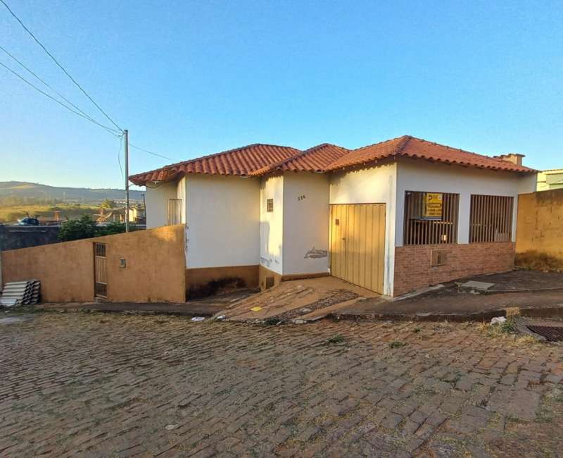 Casa à venda com 3 quartos, 230m² - Foto 2