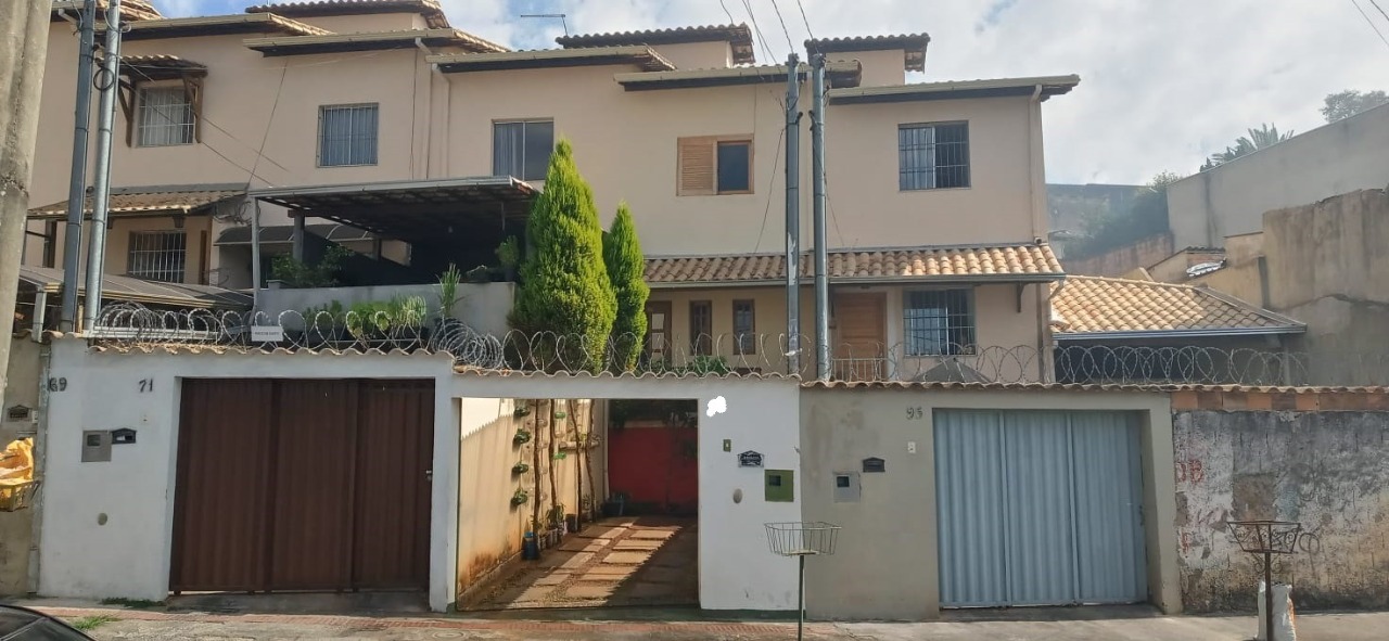 Casa à venda com 2 quartos, 152m² - Foto 1