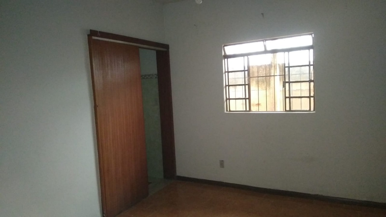 Casa à venda com 3 quartos, 360m² - Foto 4