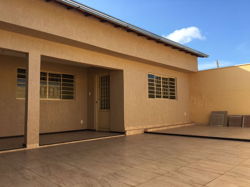 Casa à venda com 4 quartos, 200m² - Foto 2