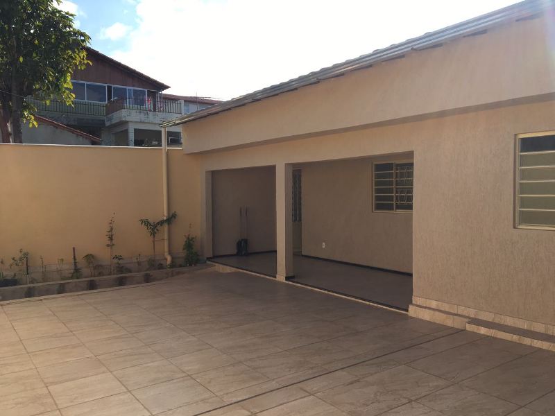 Casa à venda com 4 quartos, 200m² - Foto 3