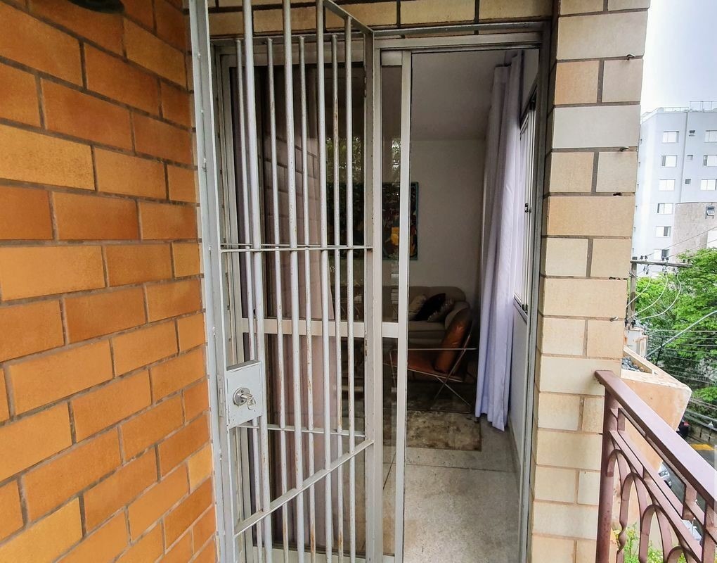 Apartamento à venda com 4 quartos, 140m² - Foto 3