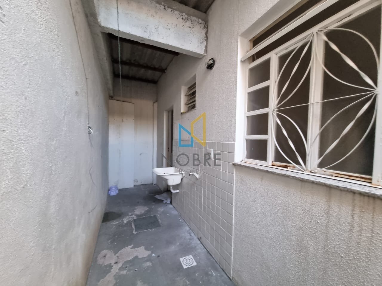 Casa à venda com 2 quartos, 360m² - Foto 4