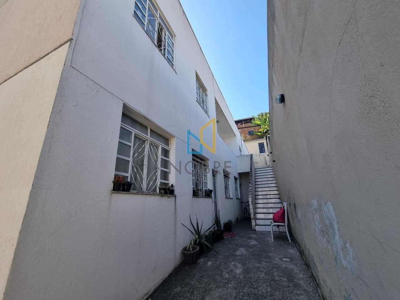 Casa à venda com 2 quartos, 360m² - Foto 1