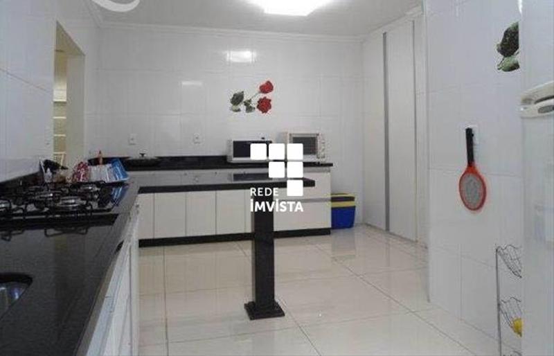 Casa à venda com 3 quartos, 380m² - Foto 4