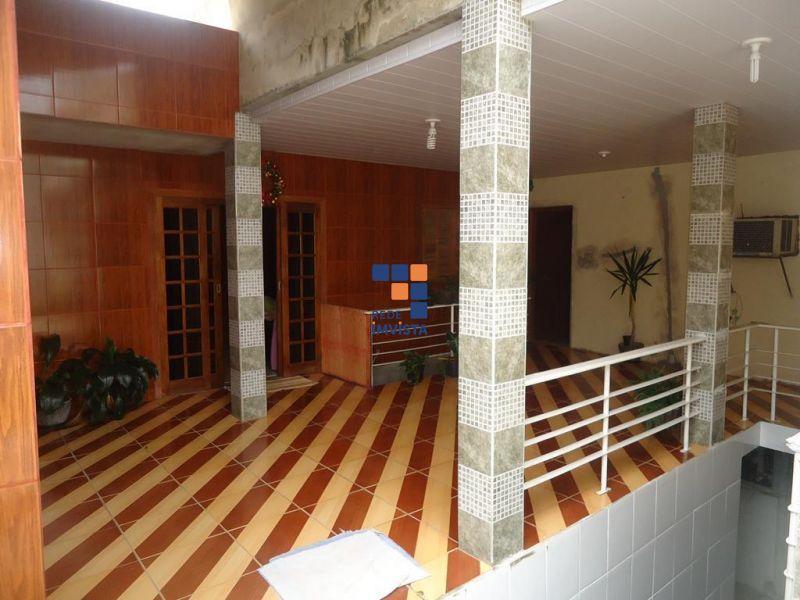 Casa à venda com 3 quartos, 300m² - Foto 1