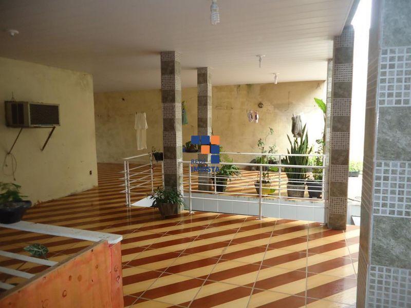 Casa à venda com 3 quartos, 300m² - Foto 2