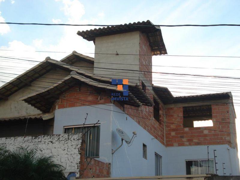 Casa à venda com 3 quartos, 100m² - Foto 1