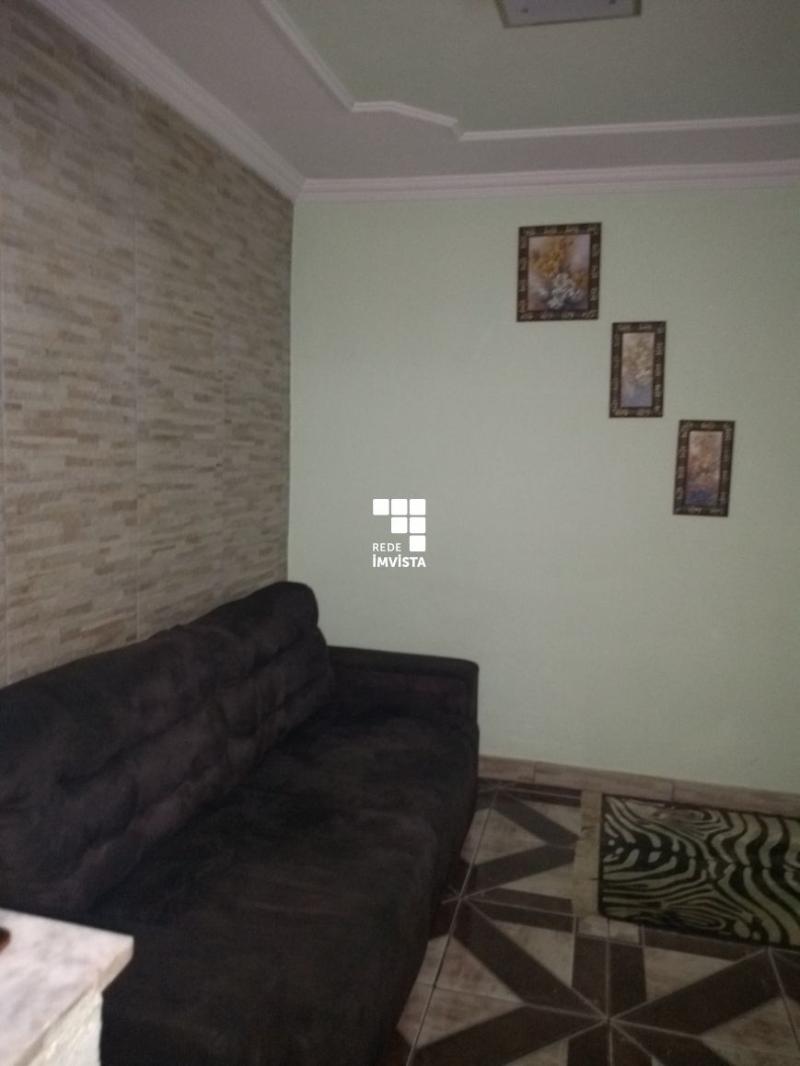 Casa à venda com 5 quartos, 200m² - Foto 1