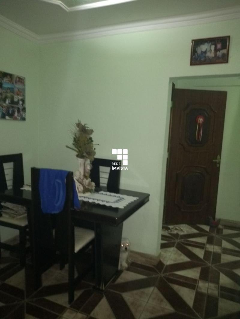 Casa à venda com 5 quartos, 200m² - Foto 2