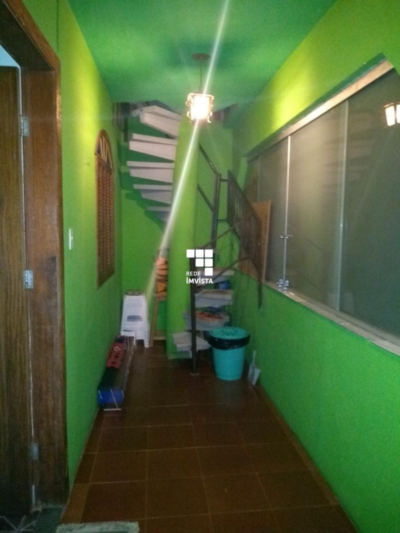 Casa à venda com 5 quartos, 200m² - Foto 10