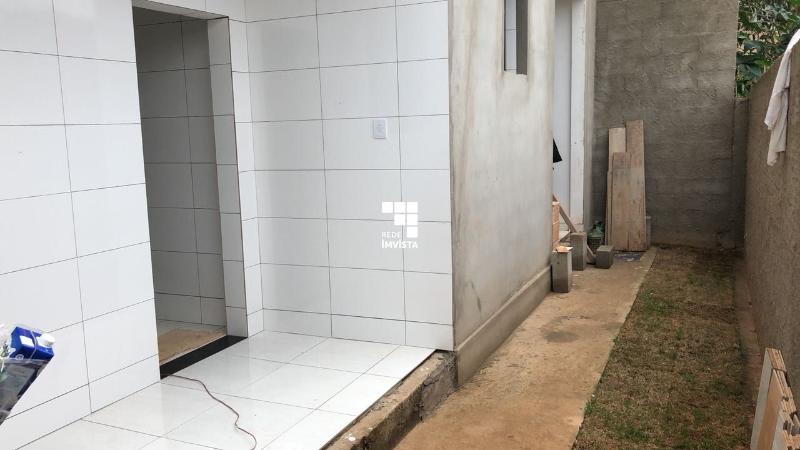 Casa à venda com 2 quartos, 90m² - Foto 2