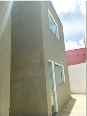 Casa à venda com 2 quartos, 80m² - Foto 1